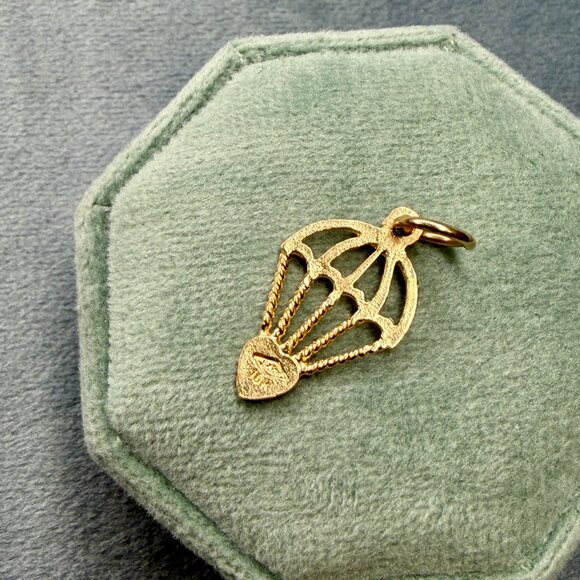 10K Solid Yellow Gold Air Balloon Pendant - Picture 4 of 4